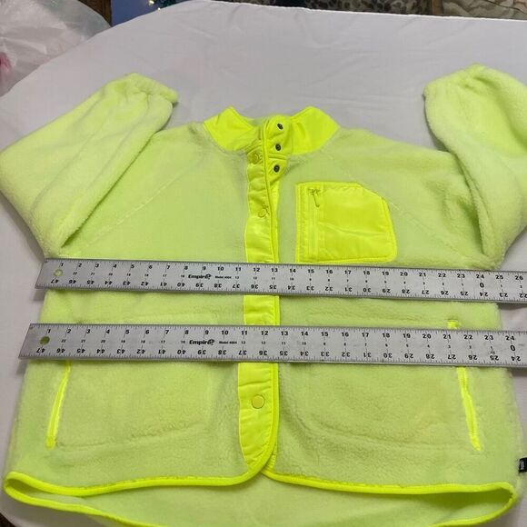 Puma Women’s Neon Green Sherpa Fleece Jacket Relaxed Fit Neon Green Sz Large New - Picture 3 of 8